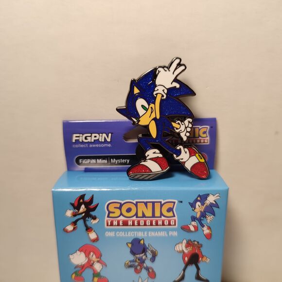 Sonic The Hedgehog Glitter Sonic Y444 FigPin Mini Enamel Pin Uncommon Badge - Picture 1 of 2